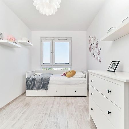 Exclusive Apartments Teczowa With Underground Parking By Noclegi Renters Вроцлав Екстер'єр фото